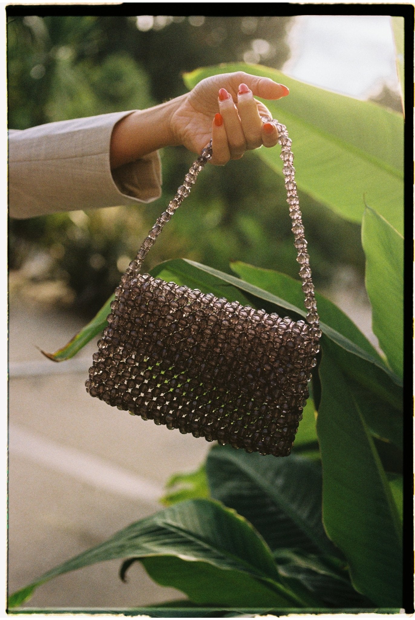 NERO - Studio Seven Zürichstudiosevenzurich handmade beaded bag Perlentasche